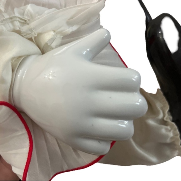 Vintage 80's Porcelain 13" Sitting Clown Doll Musical Wind Up - Picture 3 of 3